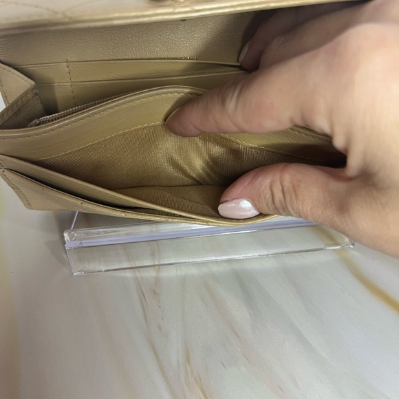 COPY - Authentic RARE Chanel turn lock cream wallet - Picture 7 of 8